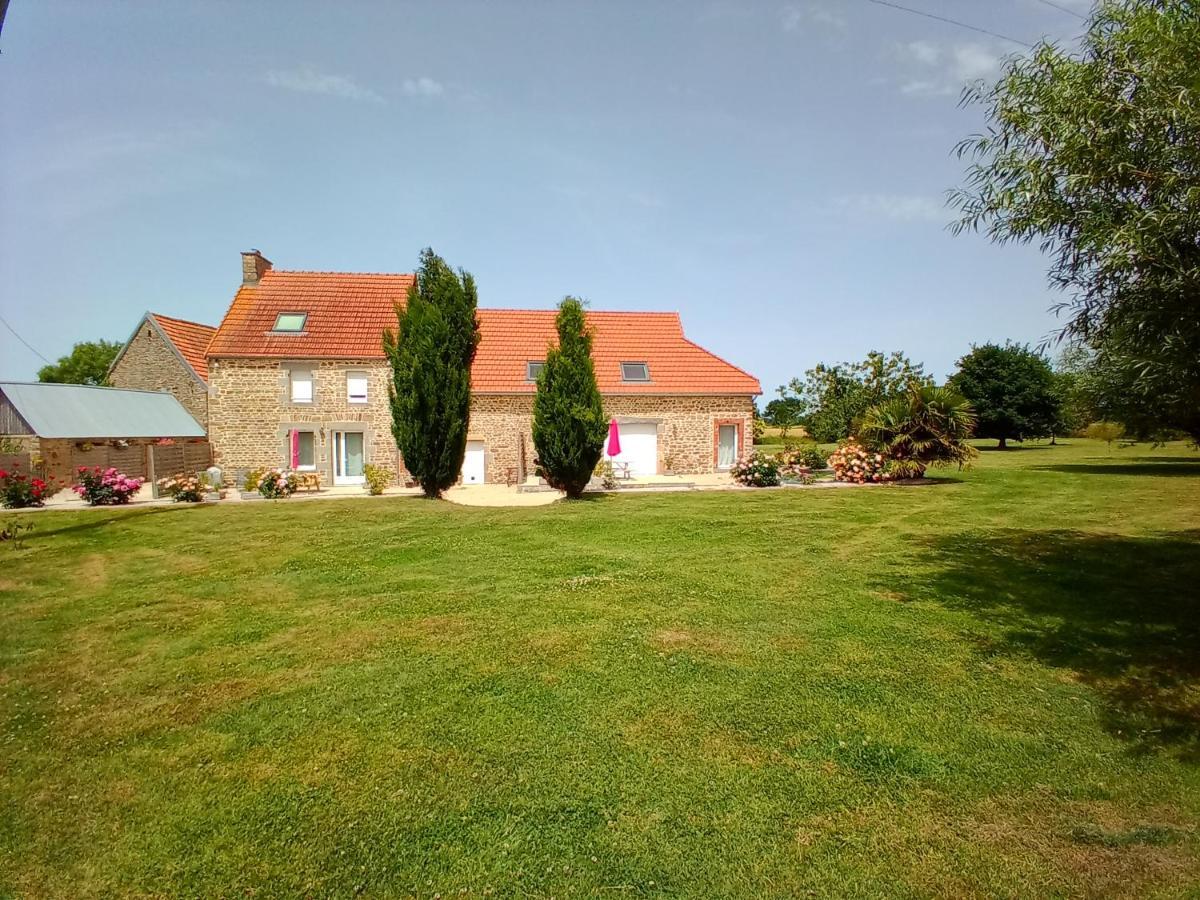 La Ferme D' Emerentine Bacilly Exterior photo