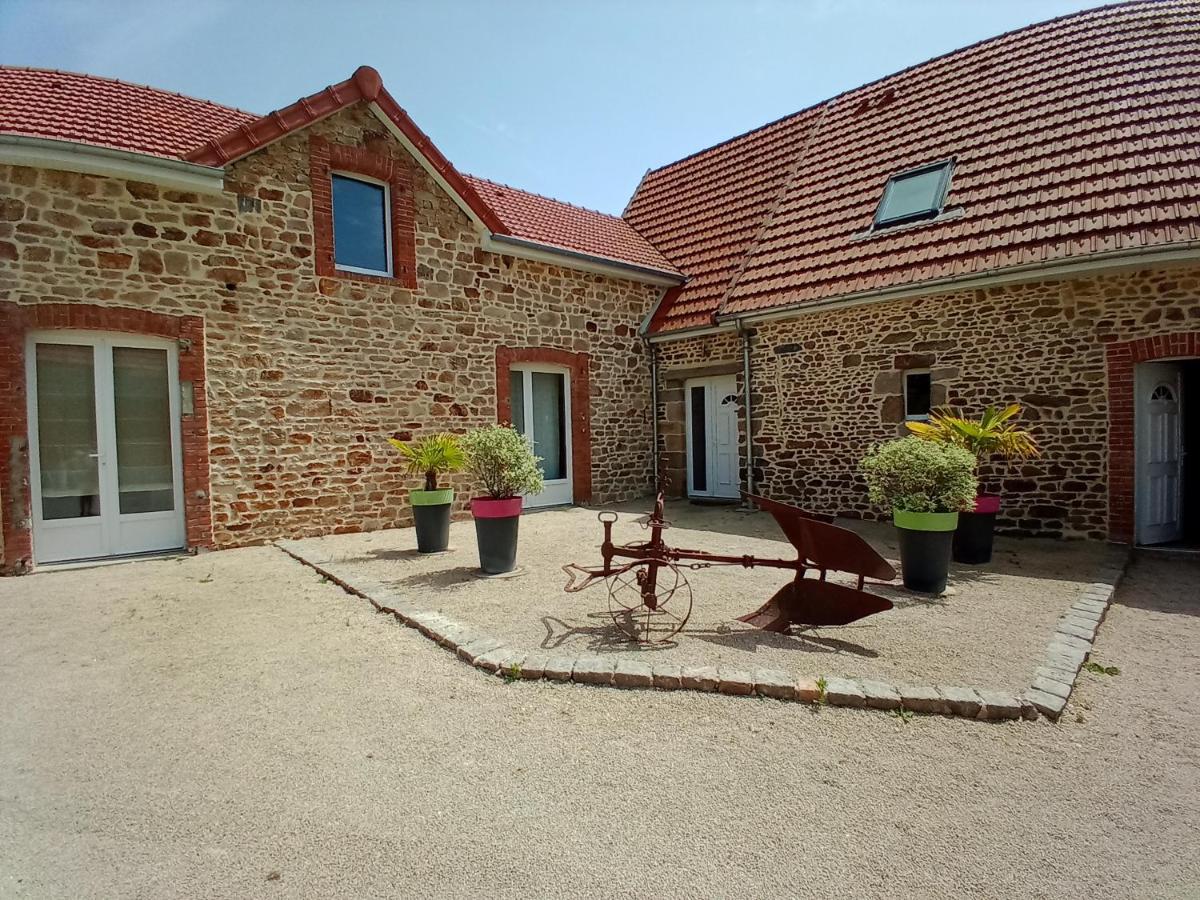 La Ferme D' Emerentine Bacilly Exterior photo